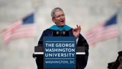 蘋果CEO庫克畢業典禮演講:喬布斯讓我學會質疑一切