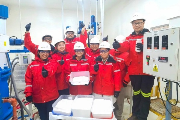 紫金礦業首個鋰礦項目碳酸鋰中試產品落地 一期預計明年底投產