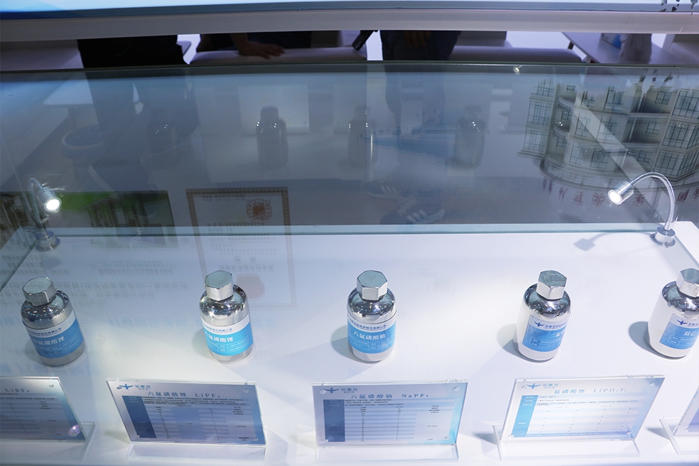 【電解液周報】9-10月全國電解液產(chǎn)量達(dá)20萬噸！六氟磷酸鋰低價持續(xù)刷新