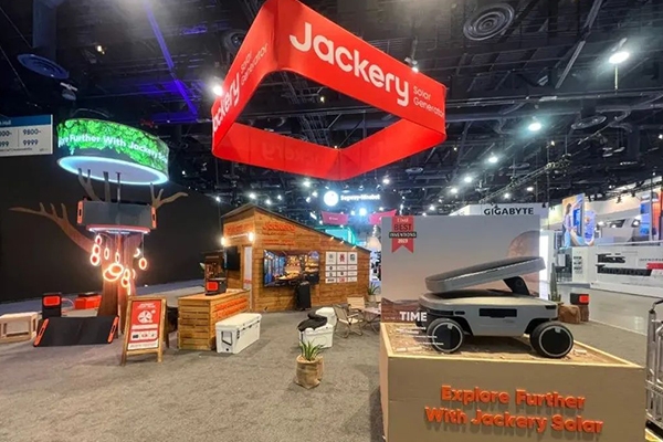 重新定義光充戶外電源概念!華寶新能光充火星機器人開年首秀