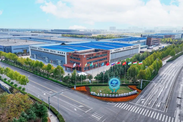 可1分鐘全自動(dòng)換電 聯(lián)合新能源發(fā)布電動(dòng)汽車“5+1”技術(shù)體系