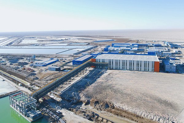 中國鹽湖一里坪產(chǎn)區(qū)鋰項目技改三期完成投料試車