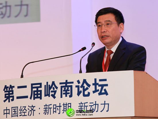 “第二屆嶺南論壇”于2013年3月31日在廣州舉行。上圖為工業(yè)和信息化部部長、黨組書記苗圩。(圖片來源：新浪財(cái)經(jīng) 梁斌 攝)