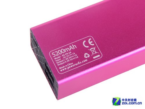 機身背面印有容量、輸出、輸入等參數