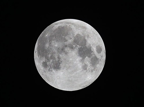 日本擬圍繞月球搭建太陽能板 應(yīng)對全球能源危機(jī)