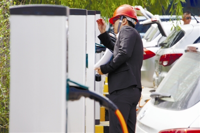 青海制造:全球知名鋰電池品牌紛紛供應(yīng)商落戶 青海制造:全球知名鋰電池品牌紛紛供應(yīng)商落戶