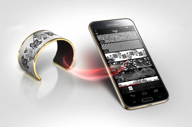 不用充電的智能手環  真的只是個擺設？