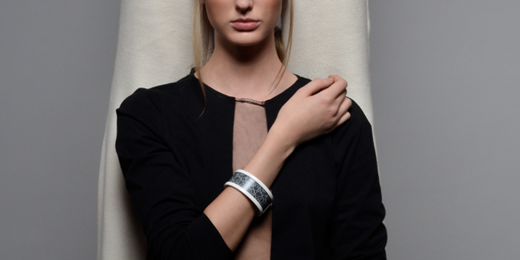 不用充電的智能手環  真的只是個擺設？