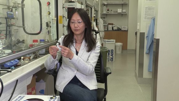 斯坦福研發(fā)新電池：可徹底杜絕充電起火爆炸