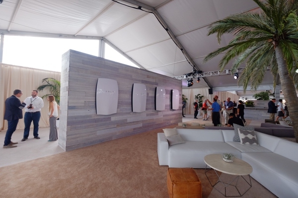 親歷特斯拉Gigafactory超級工廠開幕