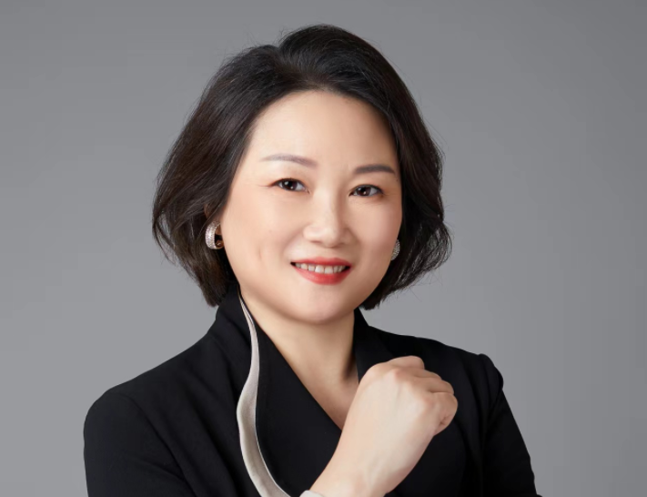 長信化學(xué)何蕾：祝各位龍年大吉大利，萬事如意！