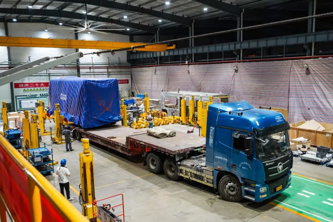 裝運發(fā)車！全球首輛氫能源智軌“出?！瘪R來西亞