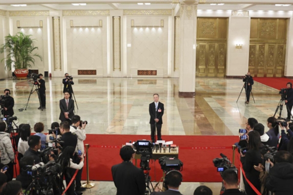 金融監管總局:研究降低乘用車貸款首付比 進一步優化新能源車險定價機制