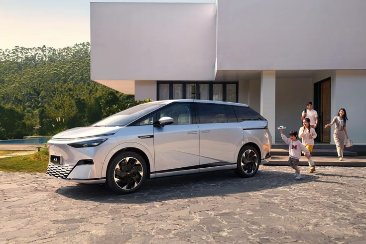 三大造車新勢力2023年財報：現金儲備近2067億 兩家毛利率降至個位數