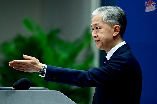 汪文斌：給中國新能源產業扣上“產能過剩”的帽子，是保護主義的表現