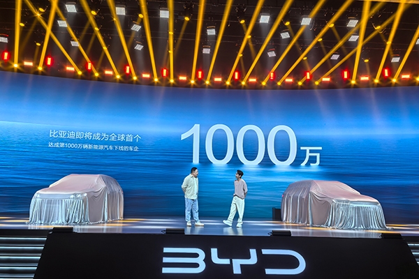 國民SUV雙車共舞！比亞迪距離第1000萬輛新能源車下線不遠了！
