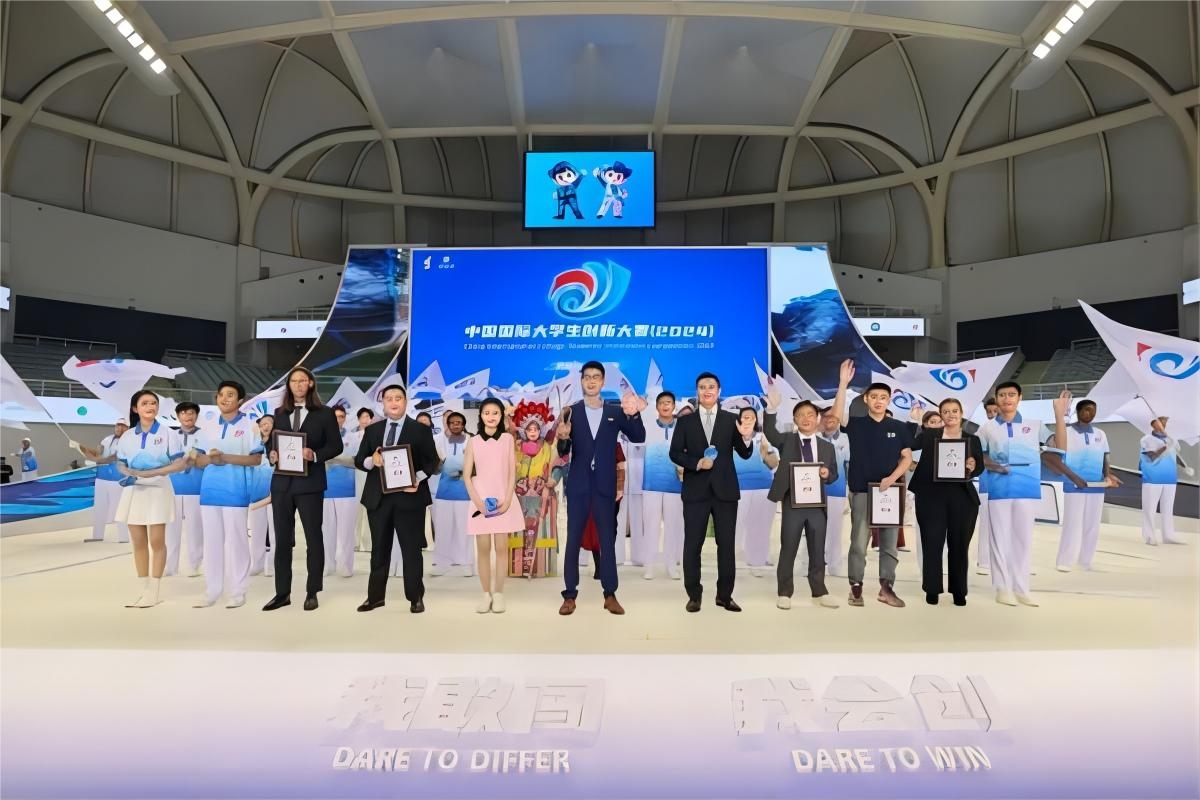 寧德時(shí)代過(guò)去十年內(nèi)研發(fā)投入700億！曾毓群支招創(chuàng)新→