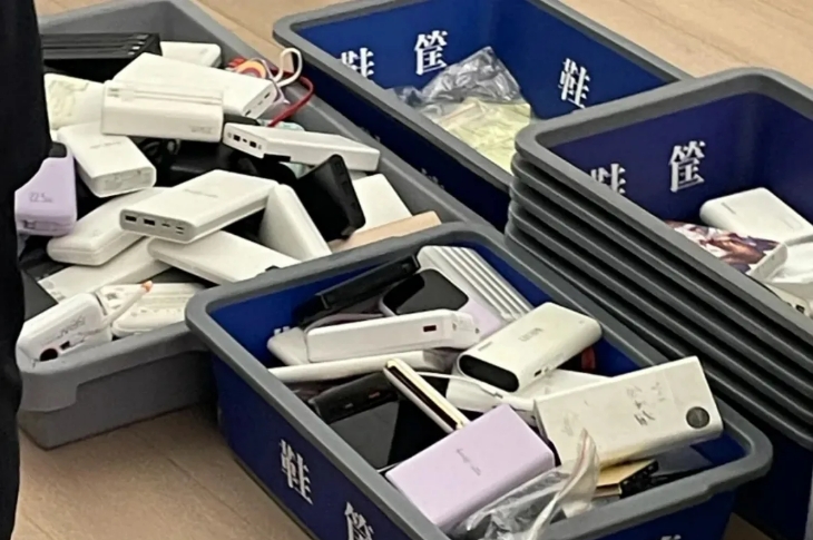 網上流傳的現場圖片顯示成筐的充電寶在機場被攔下 圖片來源:國家應急廣播 網上流傳的現場圖片顯示成筐的充電寶在機場被攔下 圖片來源:國家應急廣播
