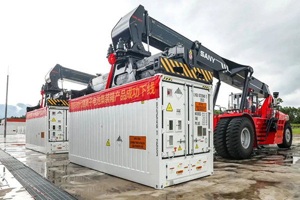 瑞慶時(shí)代鋰離子電池集裝箱產(chǎn)品下線(xiàn)。圖/肇慶發(fā)布 王振宇 攝 瑞慶時(shí)代鋰離子電池集裝箱產(chǎn)品下線(xiàn)。圖/肇慶發(fā)布 王振宇 攝