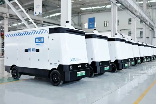 新石器無(wú)人車(chē)部署超7500輛 在手訂單超3萬(wàn)輛