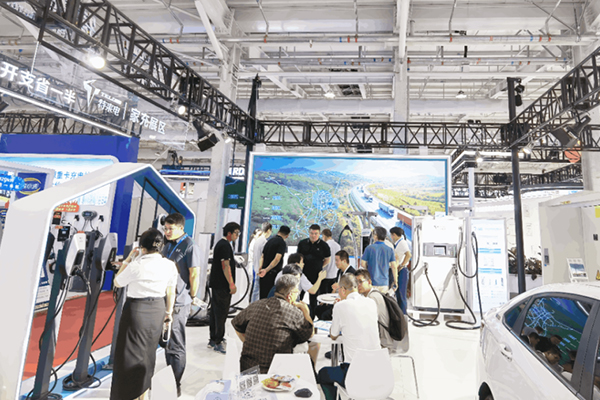 補能新突破 特來電高低壓一體化群充電系統亮相北京充換電展