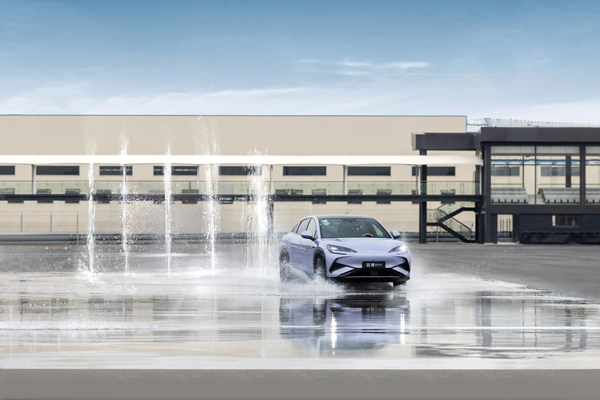 全民賽道集結(jié)！比亞迪全地形賽車(chē)場(chǎng)開(kāi)業(yè)，助力百萬(wàn)人下賽道！