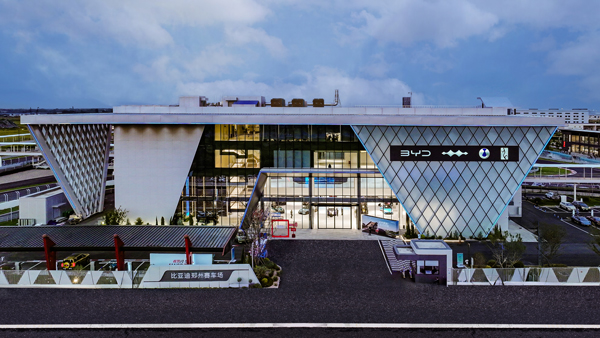 全民賽道集結(jié)！比亞迪全地形賽車(chē)場(chǎng)開(kāi)業(yè)，助力百萬(wàn)人下賽道！