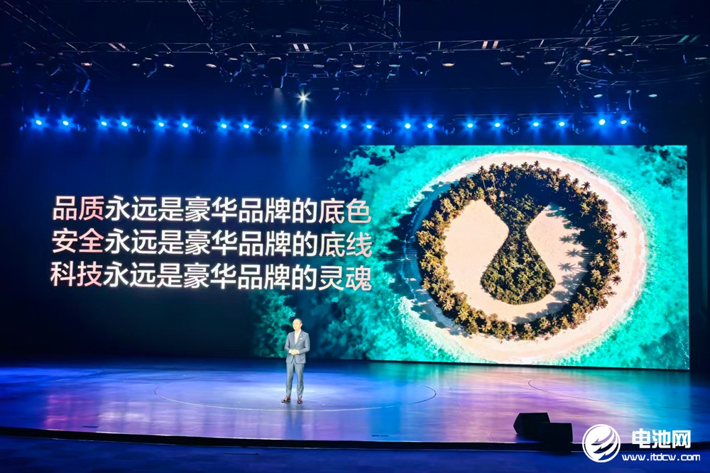 標配磷酸鐵鋰刀片電池!大六座安全豪華SUV騰勢N8L預定下一個爆款? 標配磷酸鐵鋰刀片電池!大六座安全豪華SUV騰勢N8L預定下一個爆款?