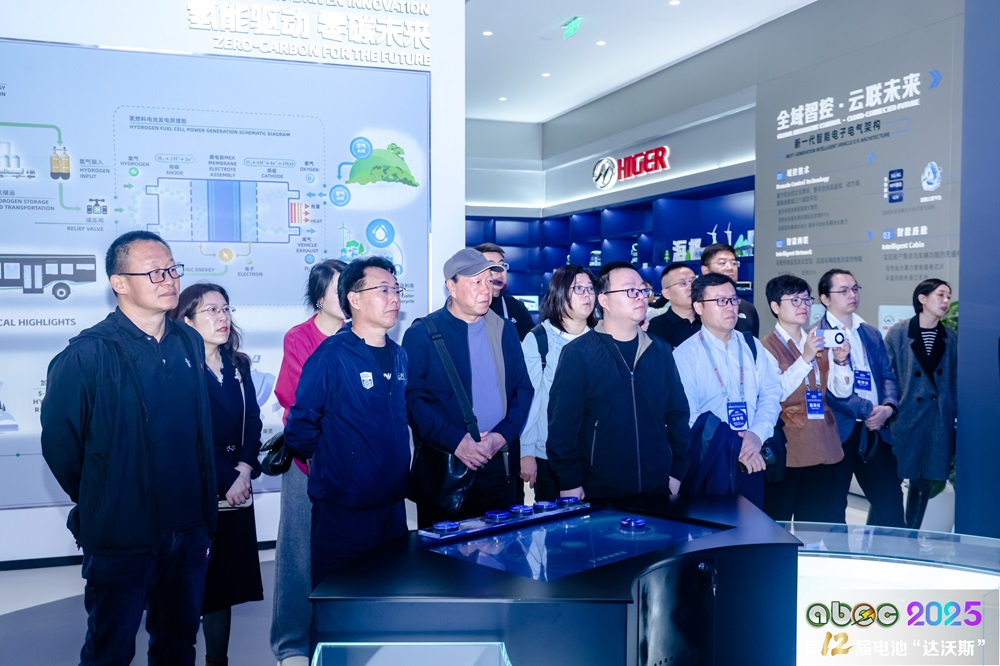 與會嘉賓參觀蘇州金龍