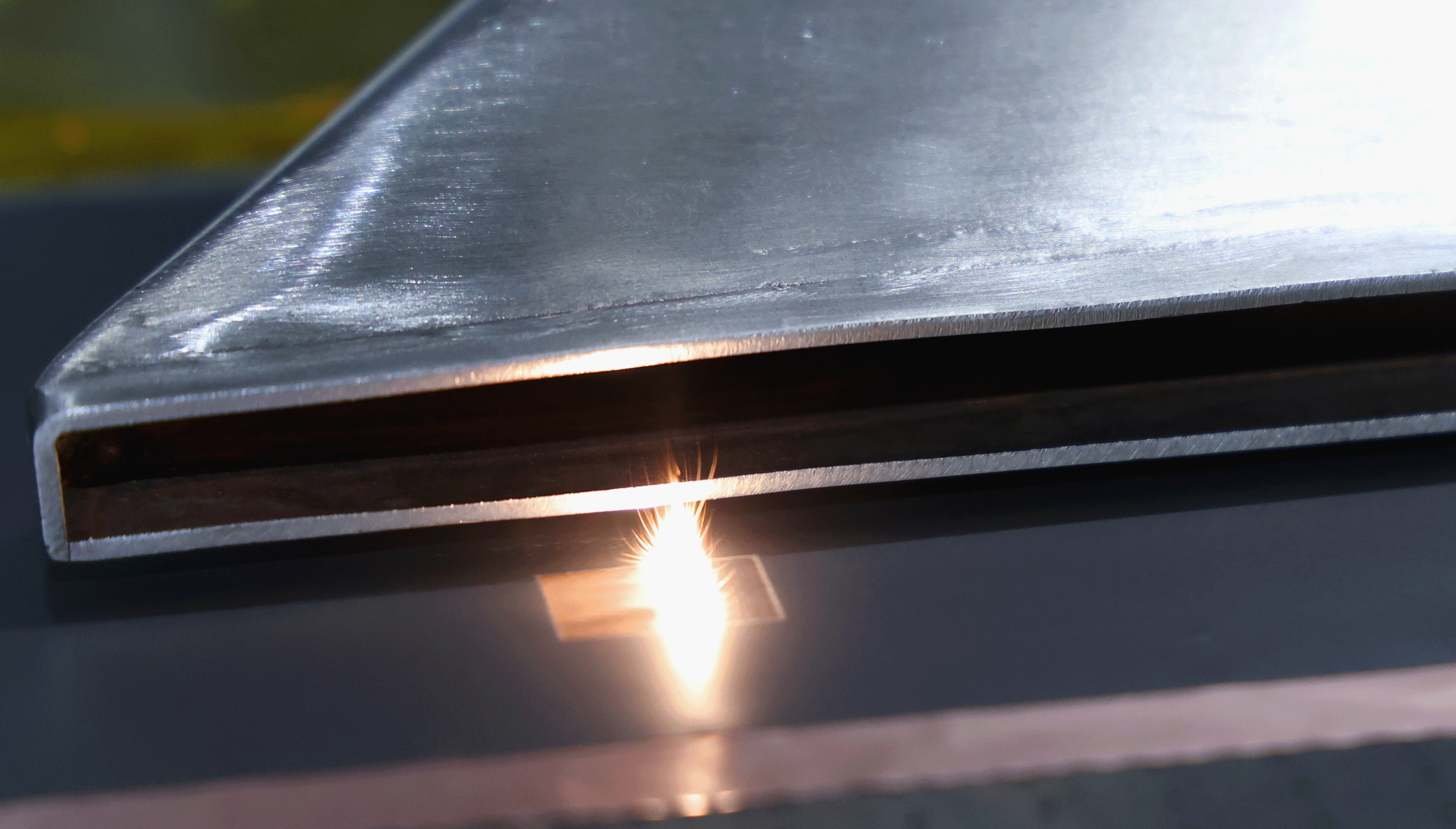 利元亨極片激光飛行清洗:精準(zhǔn)控制,高效無損 利元亨極片激光飛行清洗:精準(zhǔn)控制,高效無損