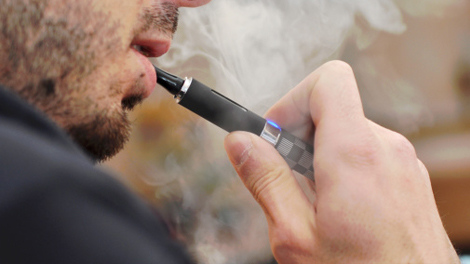 因電子煙電池過熱突然爆炸 美國兩處民宅失火 因電子煙電池過熱突然爆炸 美國兩處民宅失火