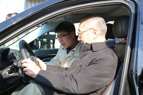 李嵐清：堅定電動汽車發展路線和混合所有制