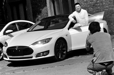 中國特斯拉首批擁有者汪東風：開上特斯拉被人追著拍