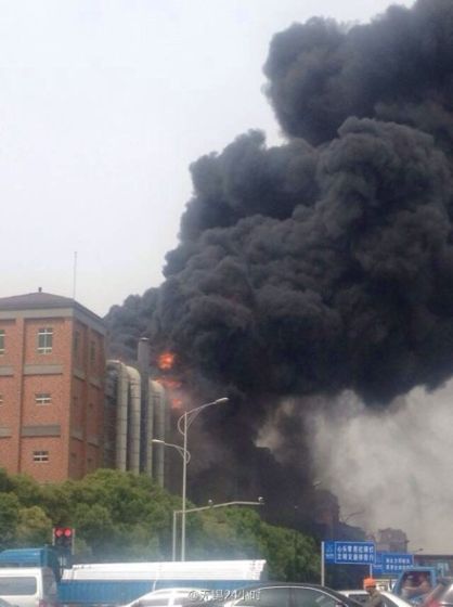 “全球內(nèi)存條第一廠”無錫健鼎失火 現(xiàn)場(chǎng)濃煙滾滾