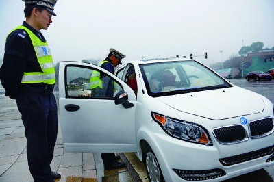 低速電動汽車該禁還是該放？一刀切監管做法不妥