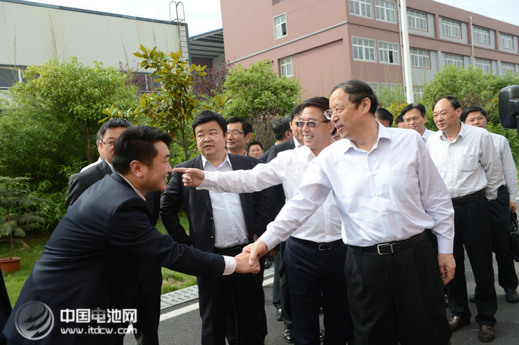 安徽省省長(zhǎng)王學(xué)軍深入國(guó)軒高科調(diào)研 李縝陪同參觀