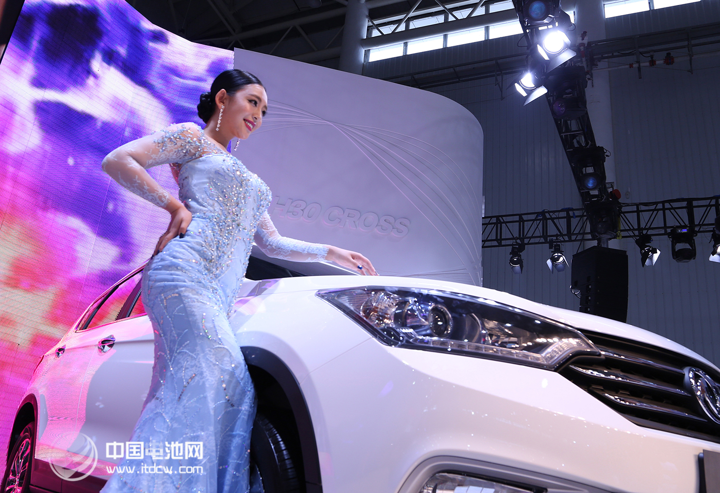 利好接踵而來 新能源車私人消費的春天到了嗎？