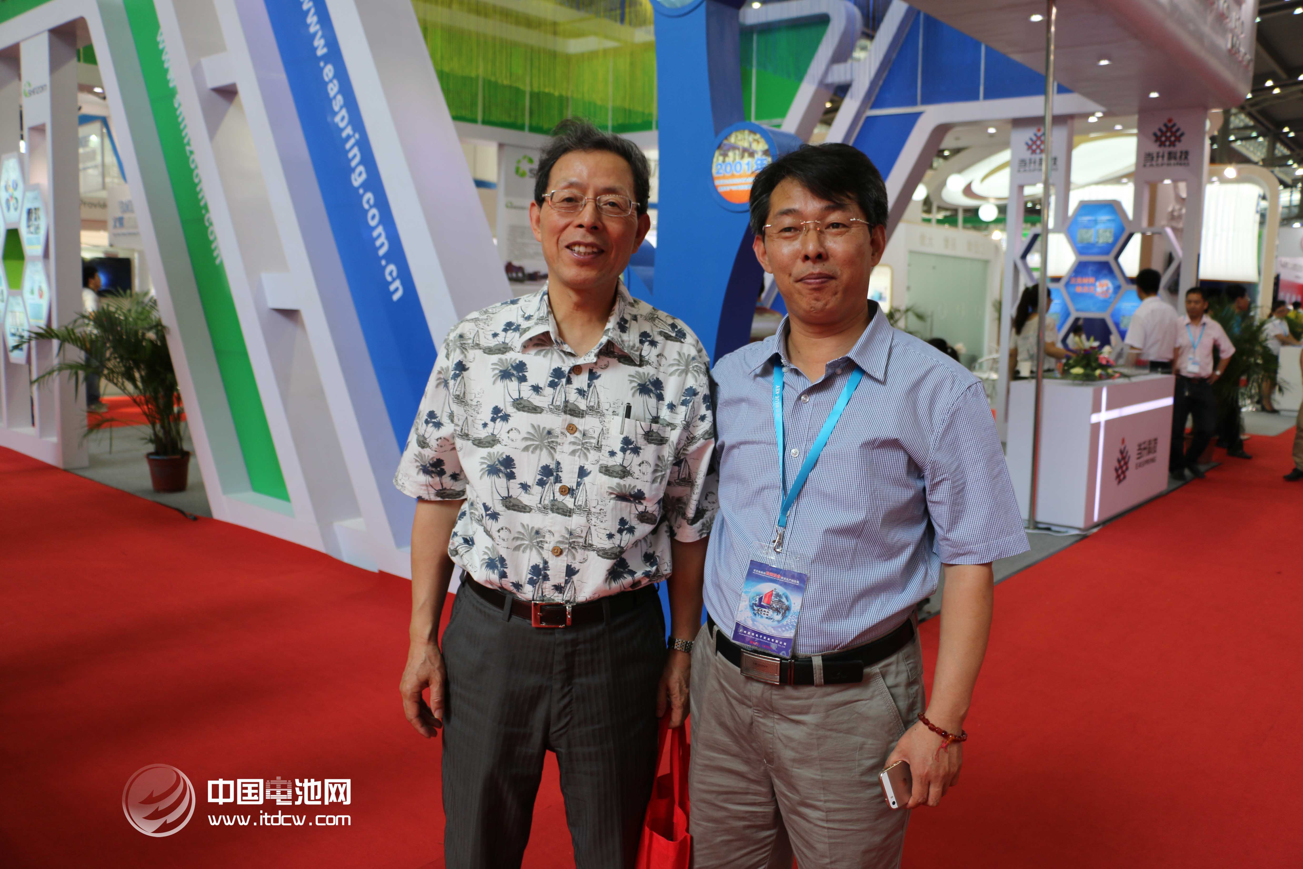 毛煥宇博士亮相CIBF2014 與中國電池網進行交流 毛煥宇博士亮相CIBF2014 與中國電池網進行交流