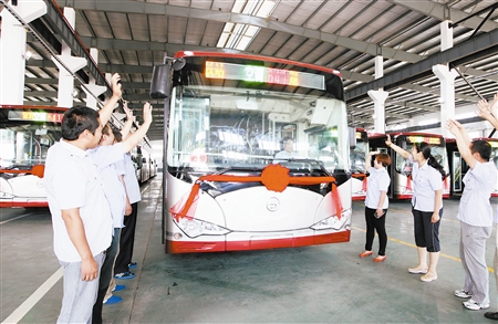 天津首批33部純電動公交車下線 將交付641路運營