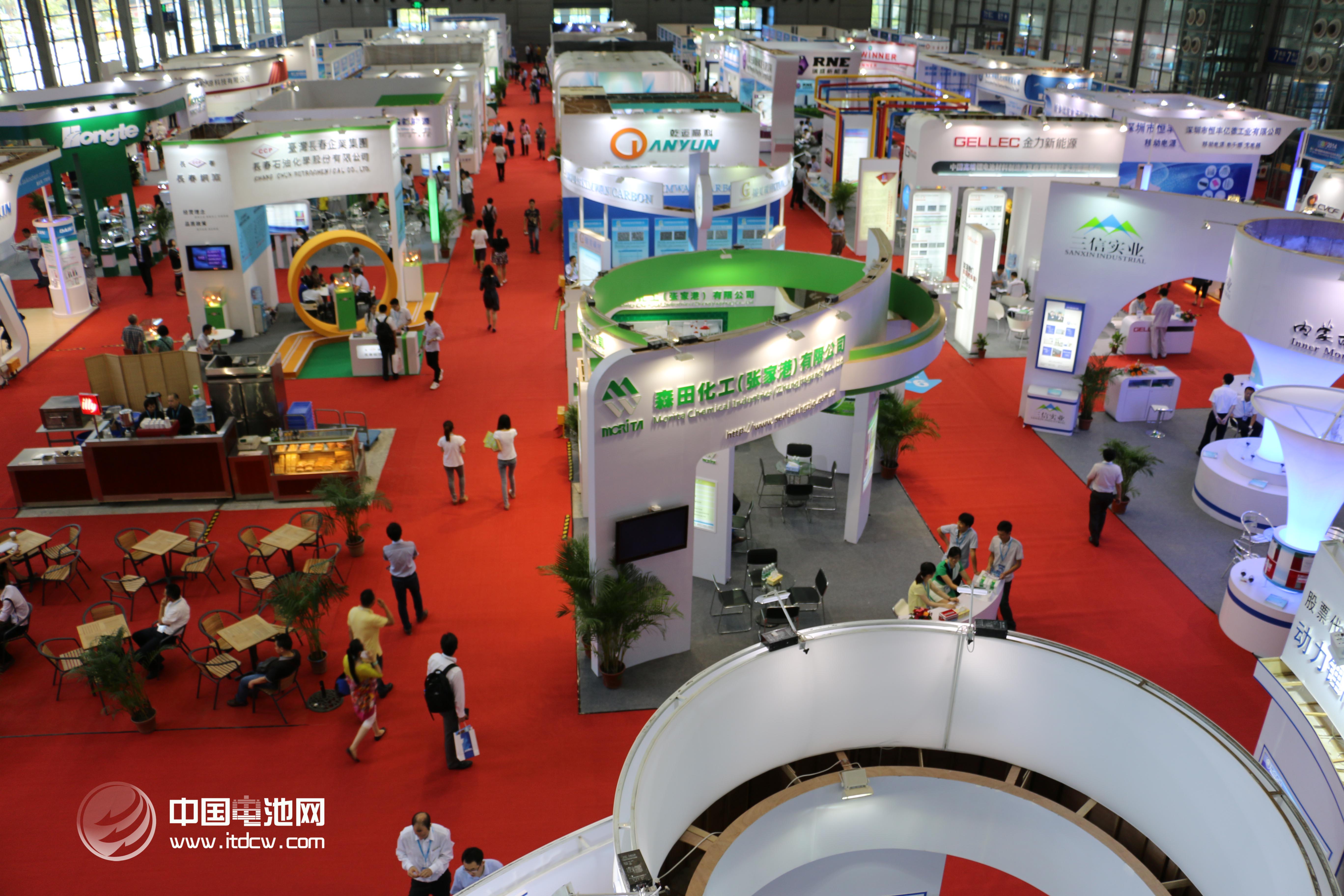 新能源汽車利好迭出 產業(yè)化瓶頸依然待解