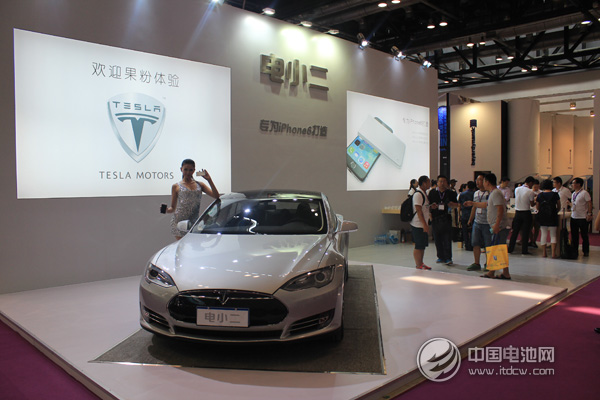 電小二攜手“特斯拉”亮相數(shù)字世界展會(huì)引轟動(dòng)