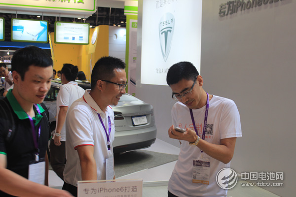 電小二攜手“特斯拉”亮相數(shù)字世界展會(huì)引轟動(dòng)