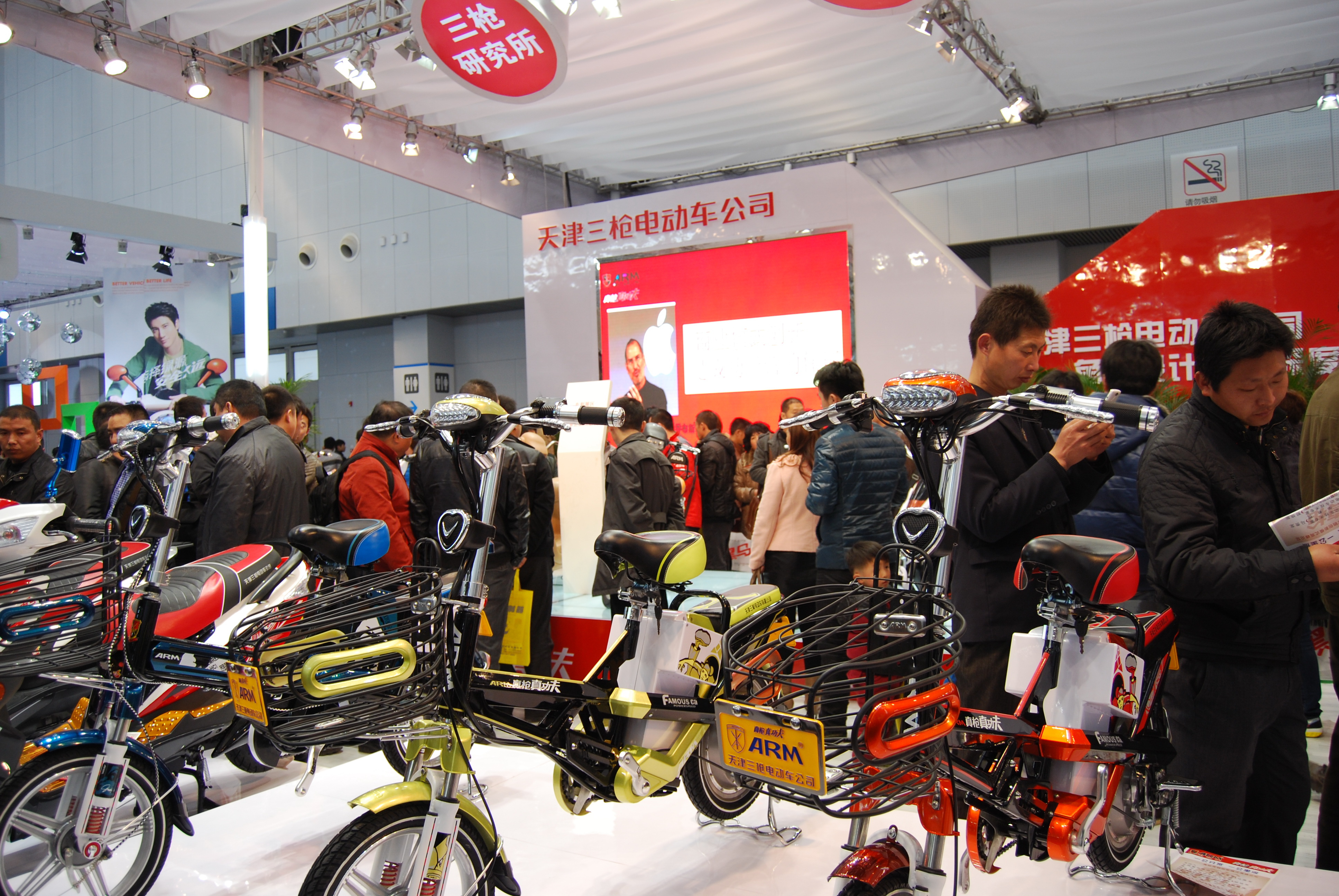 倫鎳逼近2萬美元 電動自行車電池逆天低價