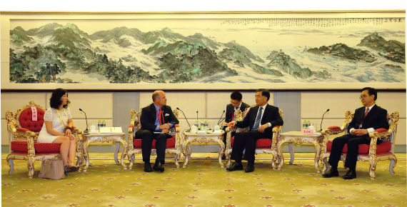 汪洋會見特斯拉吳碧瑄：擬放松制造業(yè)準入