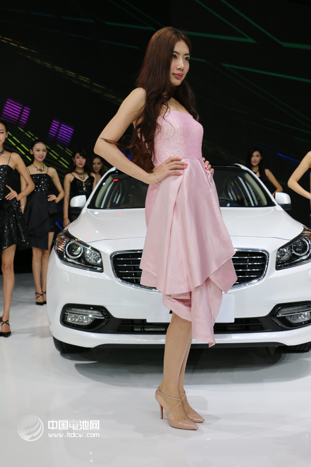 混動(dòng)車不能上新能源牌照引爭(zhēng)議 混動(dòng)車不能上新能源牌照引爭(zhēng)議