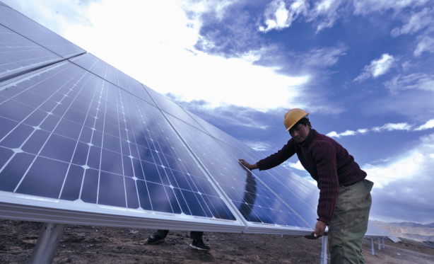 湖北首座漁光互補光伏電站并網發電