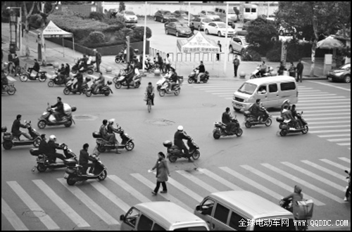 武漢逾百萬超標電動車將限行 催生20億市場 武漢逾百萬超標電動車將限行 催生20億市場