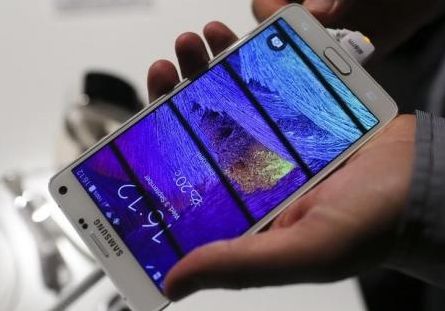 圖中為三星Galaxy Note 4智能手機。REUTERS/Hannibal Hanschke