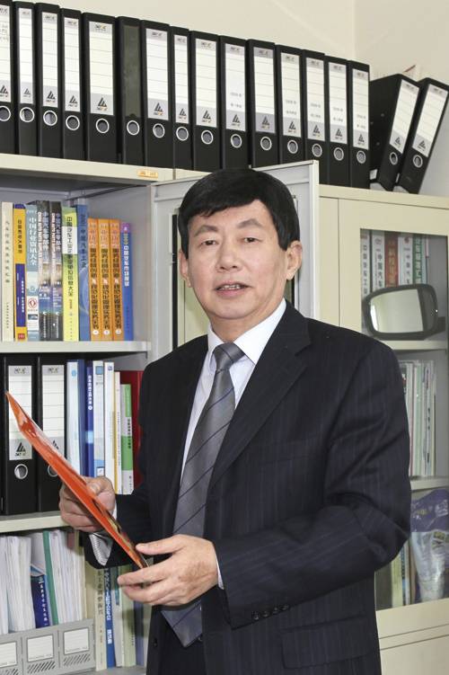 協(xié)會常務副會長兼秘書長魏學勤 協(xié)會常務副會長兼秘書長魏學勤