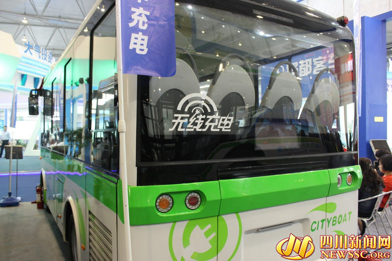 蜀都客車發(fā)布全球首臺無線充電社區(qū)巴士 可在線補電 蜀都客車發(fā)布全球首臺無線充電社區(qū)巴士 可在線補電